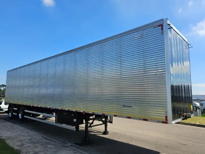Carreta baú nostra Ano 2026 0km Pronta Entrega 30 plts 15.40 x 2.90 pneus e rodas alumínio