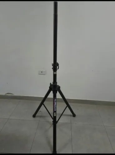 Tripé para caixa acústica