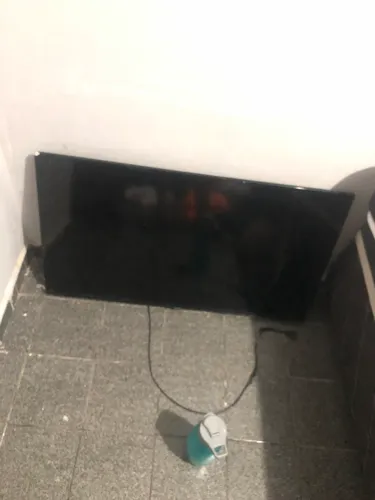 Tv [Samsung 42] - Tela Preta / Para Conserto ou Peças