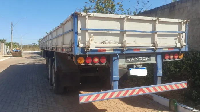Carreta Carga Seca Random