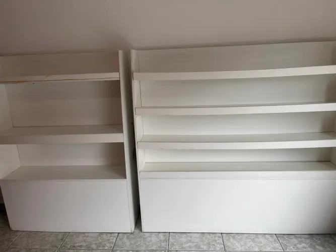 Vende-se prateleiras