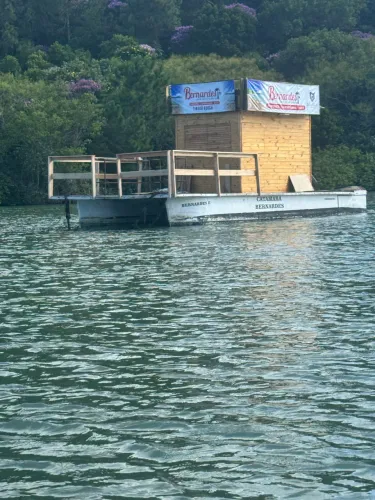 Catamarã pra transporte de passageiros 
