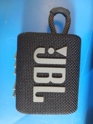 VENDE-SE UMA CAIXINHA DE SOM JBL. EM ÓTIMO ÓTIMO ESTADO.