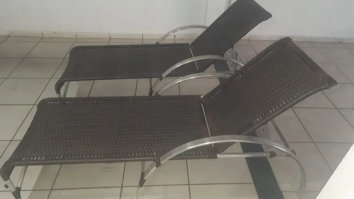 Espreguiçadeira de alumínio.