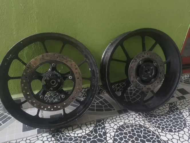 Par de aros da Twister 300F , R$: 1,200 , negociável 