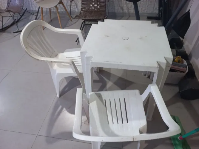1 Mesa e 2 cadeiras