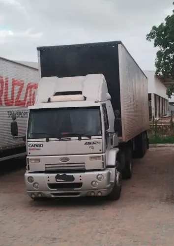 Ford cargo 4532e ano 2011