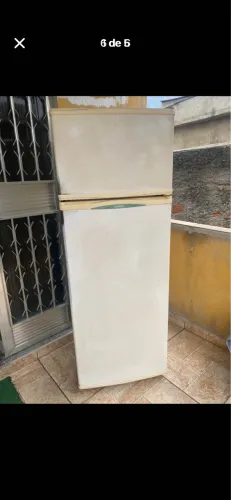 Geladeira com freezer