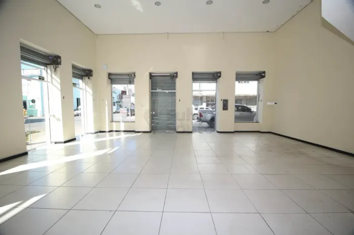 Aluguel de Prédio Comercial com Ampla Sala na Parte Inferior e Mezanino