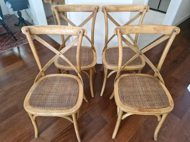 Cadeira Paris, X, Cruz. Assento de palha. Madeira muito boa, c quase 20 anos e sem avarias