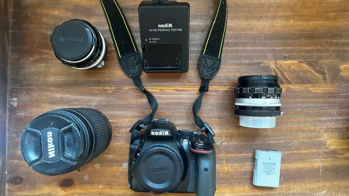 Câmera Nilkon 5300 acompanha lentes DSLR