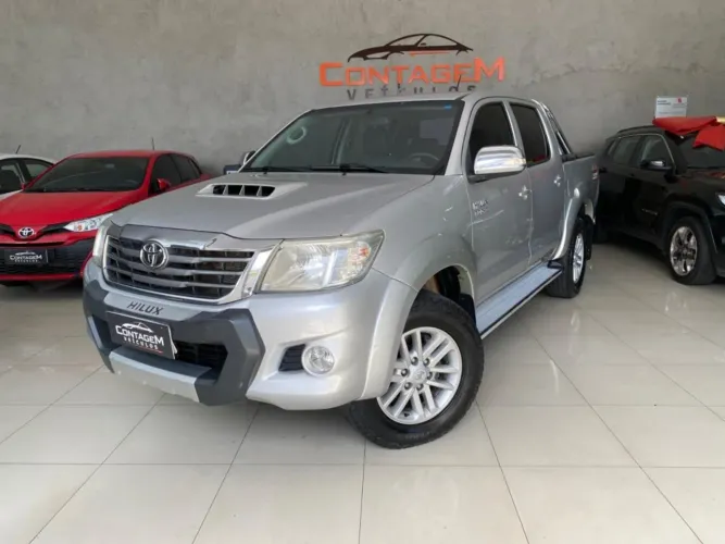 Toyota Hilux CD SRV 4X4 2.8 TDI Diesel Aut. 2013