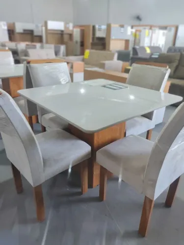 Mesa com 4 cadeiras (Nova)