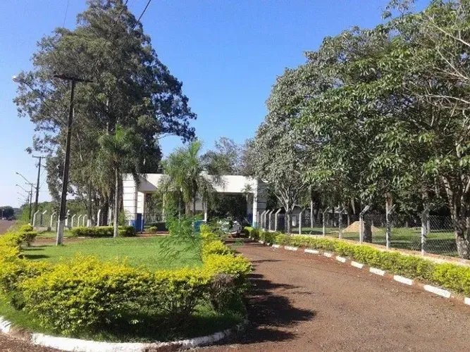 Sobrado 3 pisos no Oeste Paraná Clube