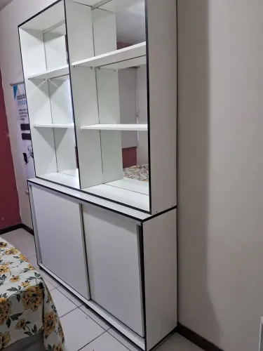 Pratileira e armario