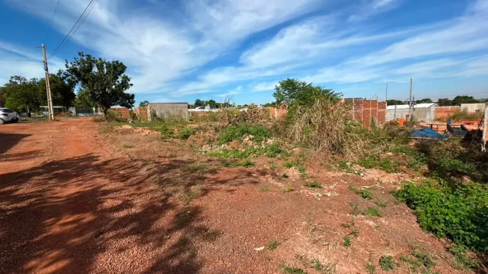 DOIS TERRENOS COM ÓTIMA PORTUNIDADE DE INVEST. NO BAIRRO DR. FÁBIO II - CBÁ