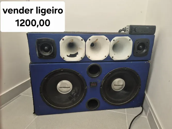 Vendo ou troco som de mala, potente também liga na energia pois possuem fonte novinha