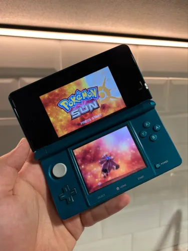 Nintendo 3ds + muitos jogos como Pokémon, Mario e Zelda + carregador e caneta