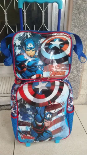Kit mochila + lancheira Capitão América com rodinhas 
