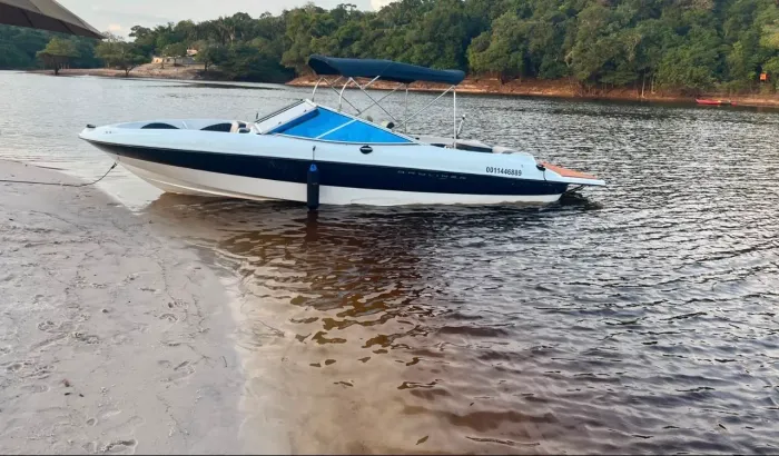 Lancha bayliner capri 21,5 pés