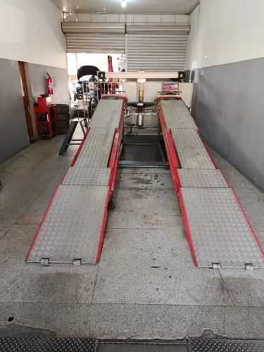 Vendo EXCELENTE rampa de alinhamento automotivo. ASA NORTE, BRASÍLIA.