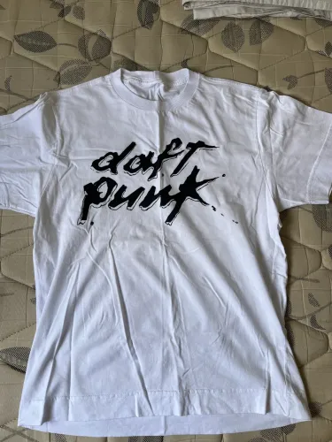 camiseta romã daft punk