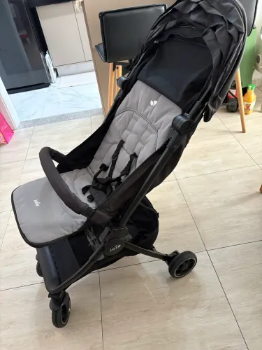 Carrinho bebê (joie pact)