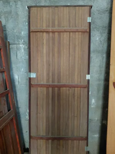 Porta calha montada 210x70 e 210x80