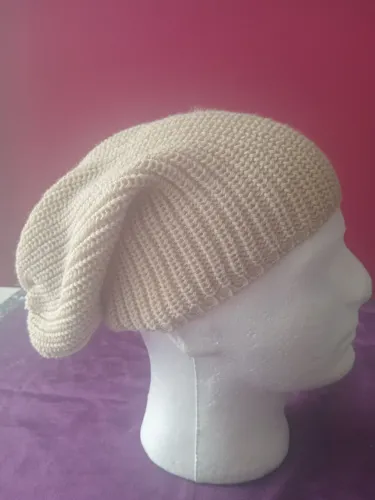 Touca de lã beanie tricô na cor bege
