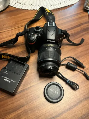 Vendo Nikon 3200 + lente 18-55mm e acessórios