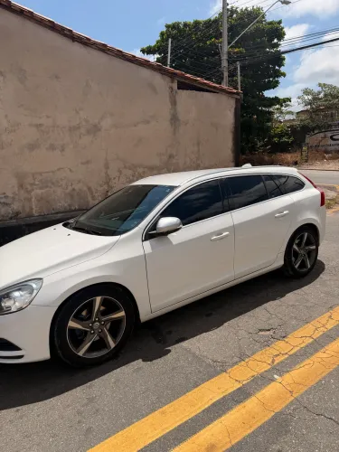 Volvo V60 T-5 R-desing 2.0 5P 2013