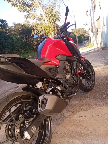 Twister 300f 2023 Moto bem conservada