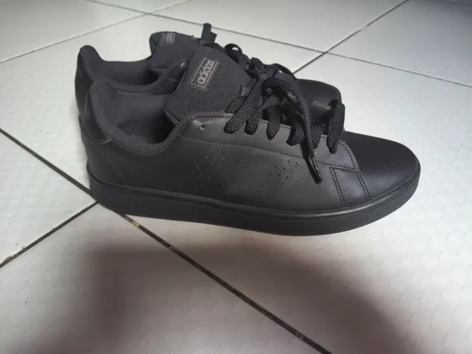 Tênis Adidas original TAM 40 usado uma vez