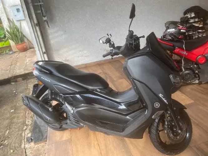 Vendo Nmax 160 Cor Preta Fosco, bem conservada pneus novos. 