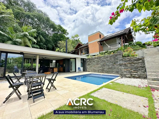 ACRC Imóveis - CA03721 - Casa com piscina a Venda no Bairro Badenfurt em Blumenau