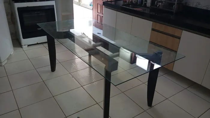Vendo somente a mesa com vídro