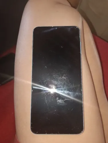 Celular Samsung Galaxy A13, estar danificado na tela mas não interfere em nada