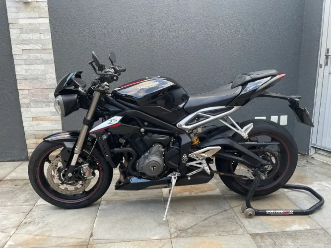 Triumph Street Triple 765 RS 2018 ? Performance, Exclusividade e Adrenalina em Duas Rodas