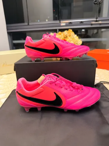 Chuteira de Campo Nike Tiempo Ligera Pro - Edição da Copa do Mundo - Rosa - 39 ao 41