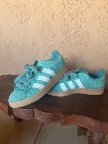 Tênis adidas 