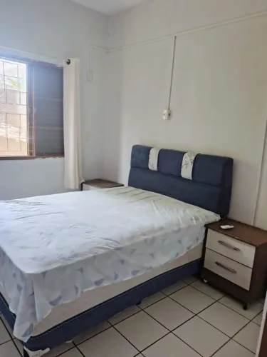 Alugo quarto  mobiliado em casa compartilhada , pronta pra mora