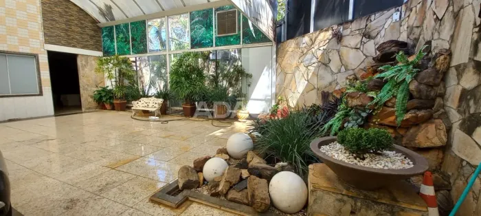 Galpão com estrutura para eventos - 689m²