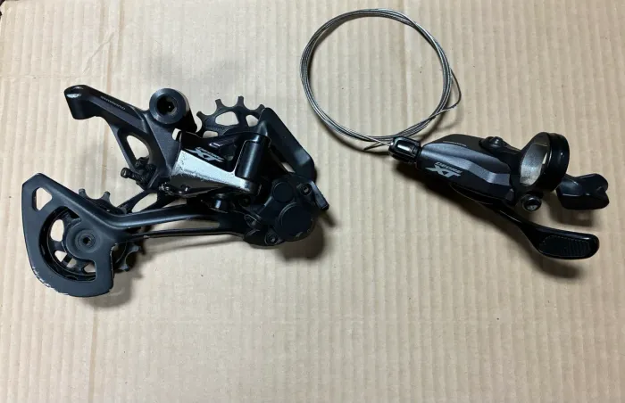 Câmbio e passador Shimano XT M8100