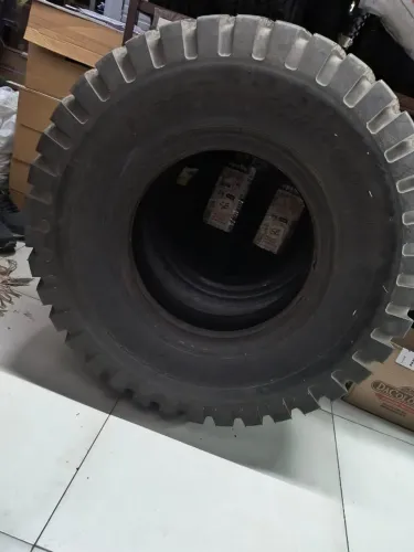 USADOS 2 PNEUS 825-15 EMPILHADEIRA INDUSTRIAL 