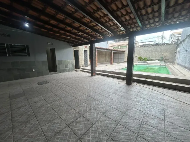 Vendo linda casa em Rocha Miranda