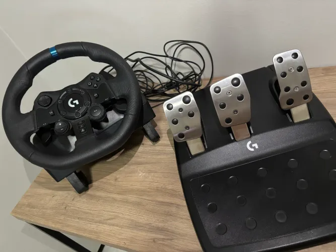 Volante Logitech G923 para PS5, PS4 e PC