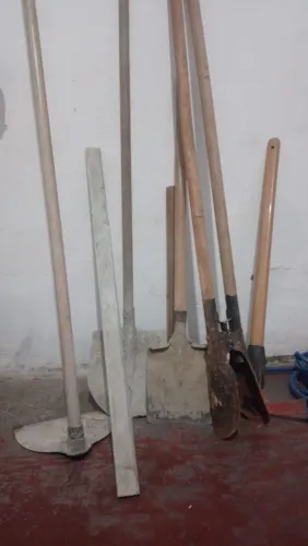 Ferramentas de pedreiro.
