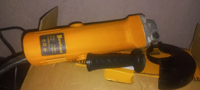Vendo um Esmeril 220 V