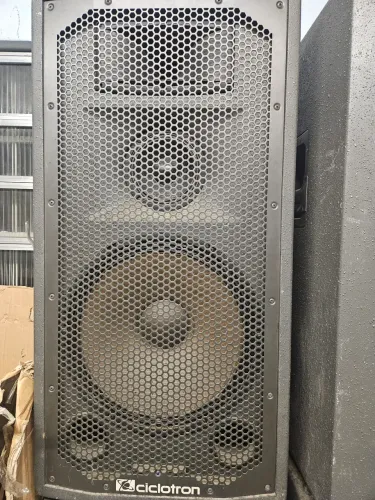 Caixas de Som Profissionais Ciclotron Titanium 700 (Preço a Combinar)