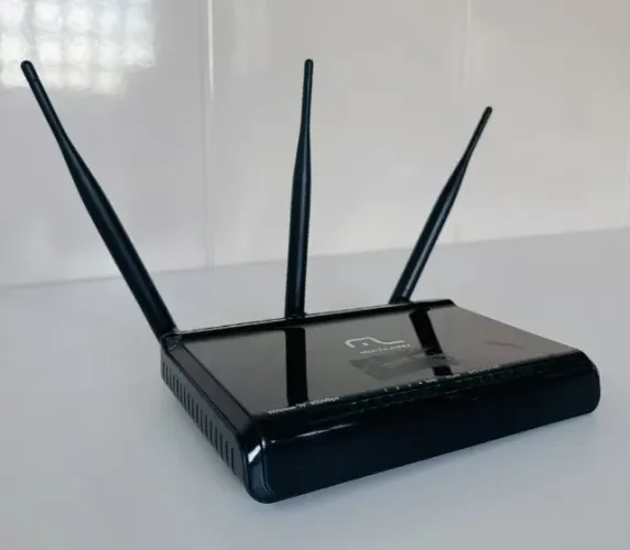 Roteador Multilaser 3 Antenas 300Mbps (Cria 2 Redes) + Fonte com Cabo Longo 2m!